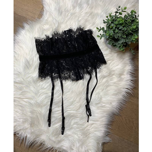 Hauty Other - NWT Hauty Black Lace Garter Belt Size L